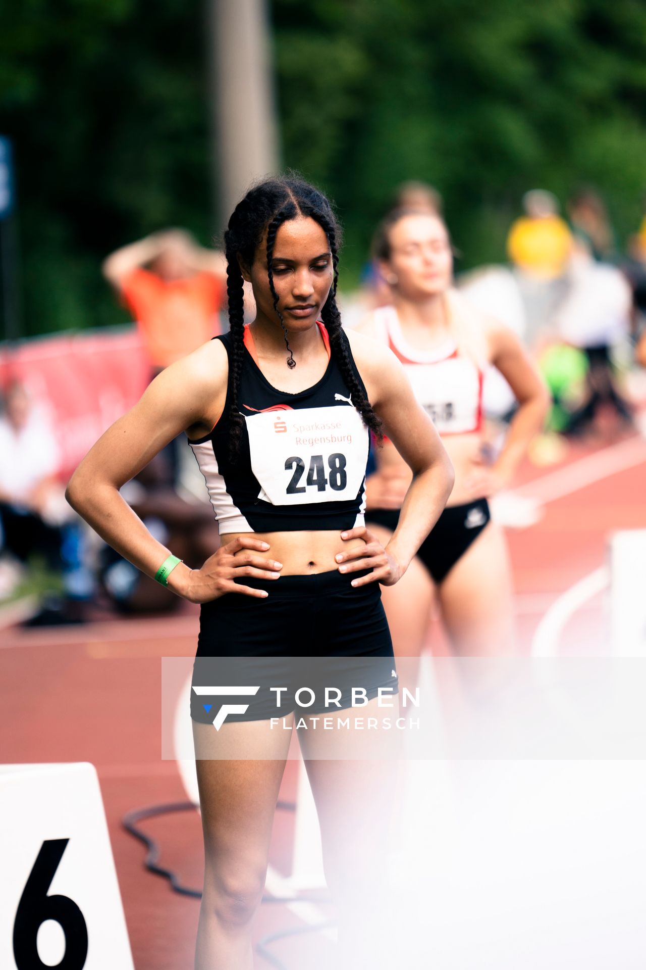 Naomi Hemmelmann (Track & Field Club Mainfranken) am 200m Start am 04.06.2022 waehrend der Sparkassen Gala in Regensburg